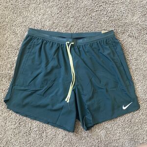 Nike Men Size 2XL Stride Dri-Fit 7" 2-in 1 Running Shorts Green Lined DM4759-328
